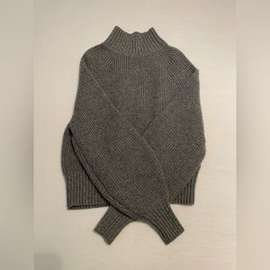 H&M gray turtle neck size S